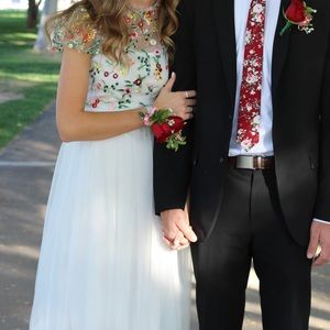 BEAUTIFUL EMBROIDERED DRESS!!